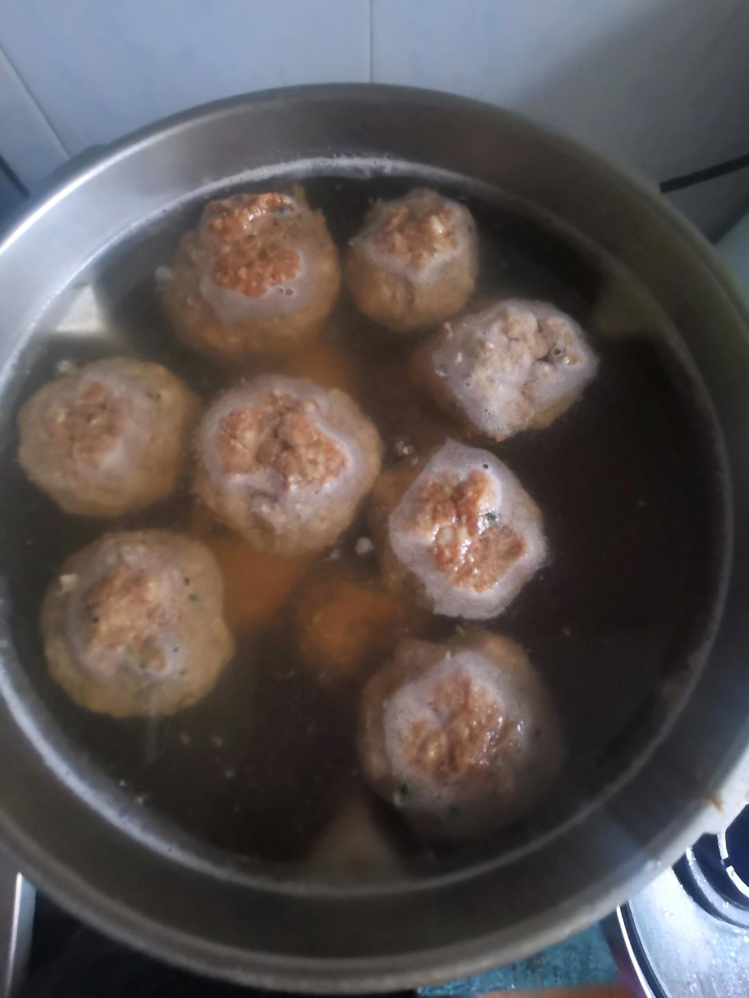 扬州狮子头                              不用油炸只需炖煮