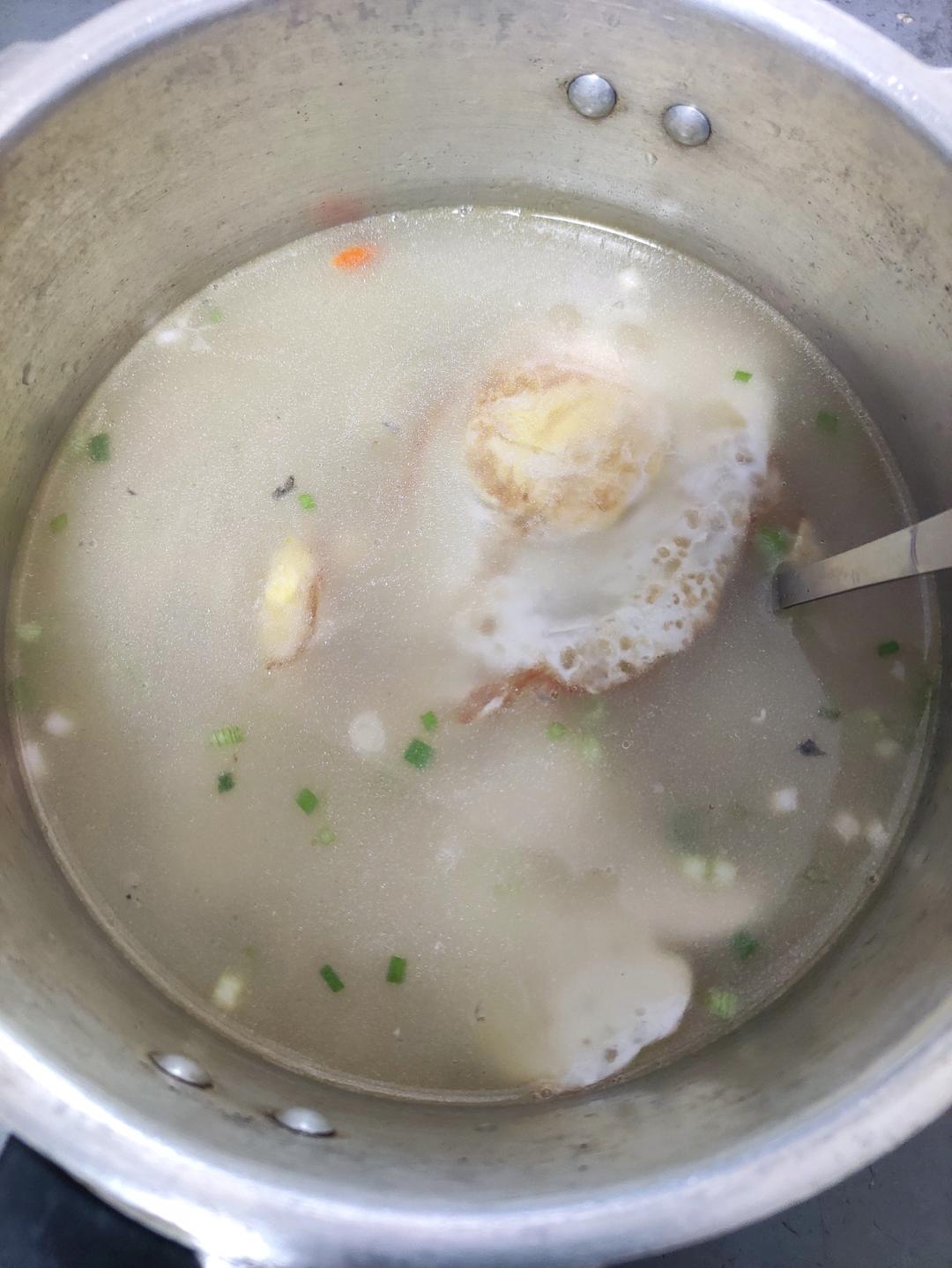 这样做的鲫鱼汤超好喝，奶白奶白的