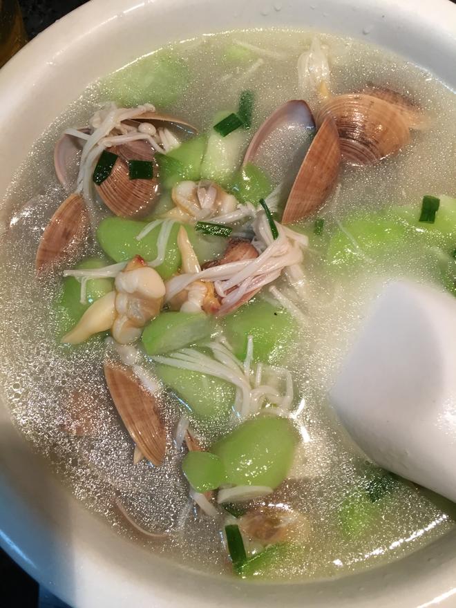 丝瓜蛤蜊金针菇汤的做法