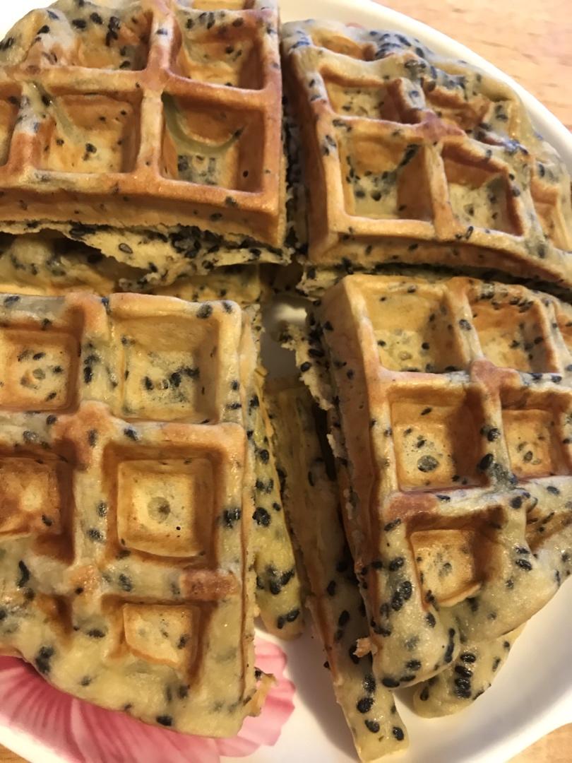 软糯的香蕉芝麻华夫饼