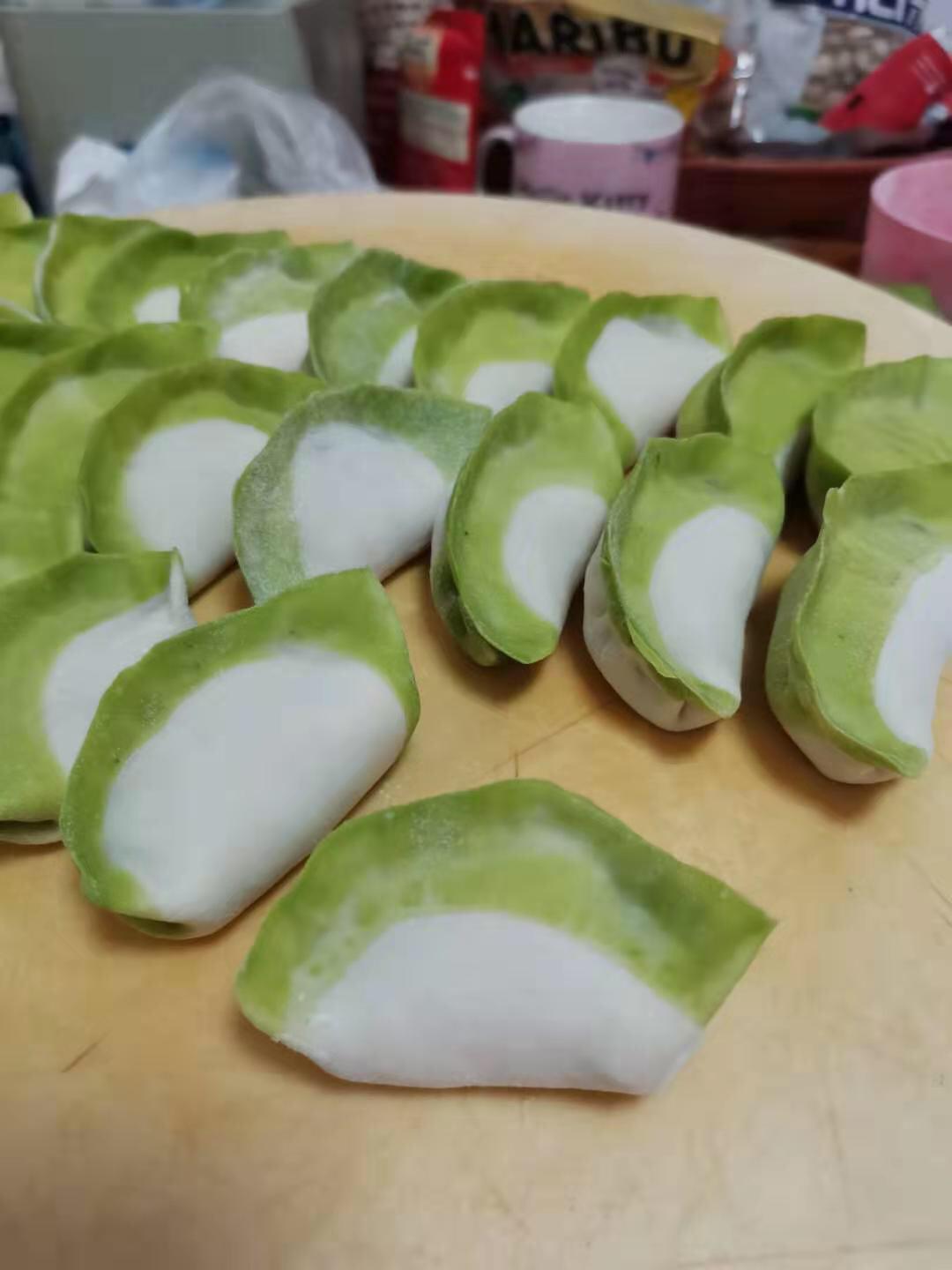 翡翠酸菜饺子的做法