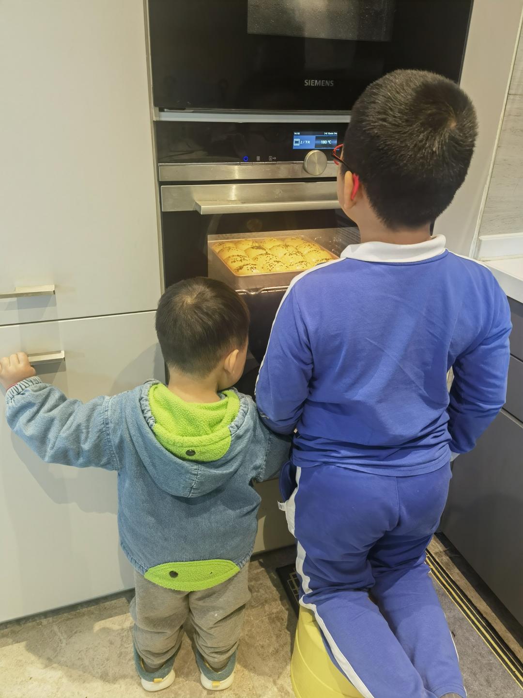 🥛超简单快手，柔软拉丝，一次发酵，牛奶小餐包