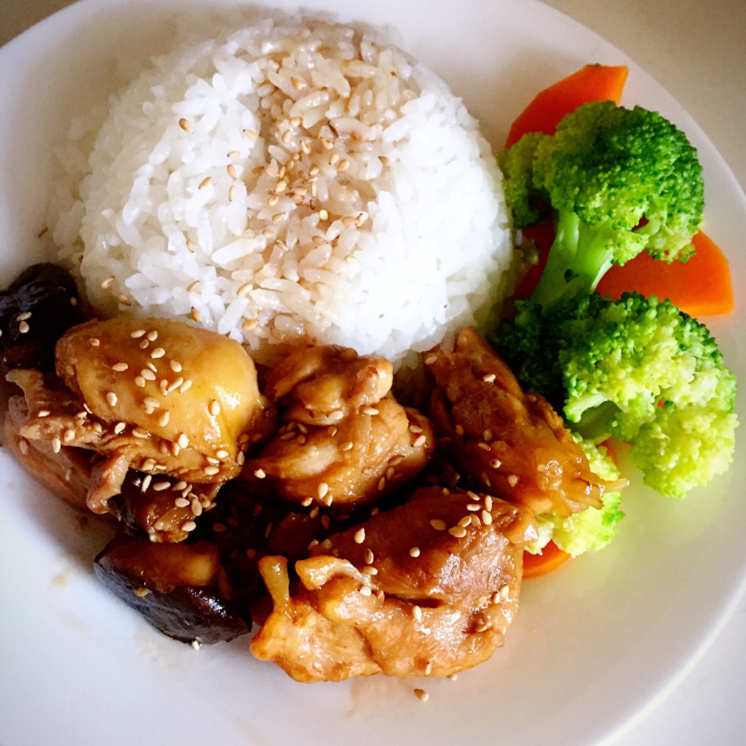 郑小豆和米米小可乐做的照烧鸡扒饭