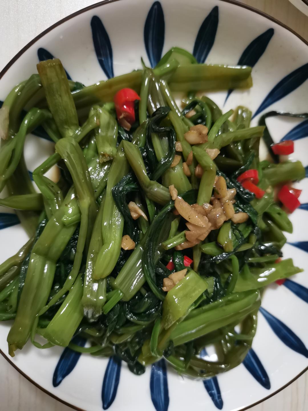 今年才知道，原来粗的空心菜要这么炒！