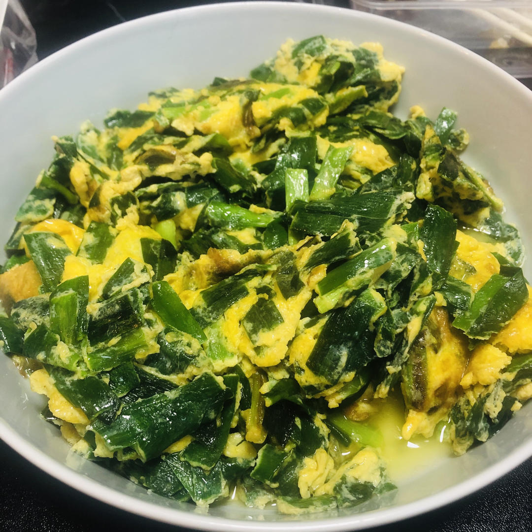 韭菜炒鸡蛋～最简单最家常的做法（全程无油烟、开放式厨房和新手小白最合适啦！😄）