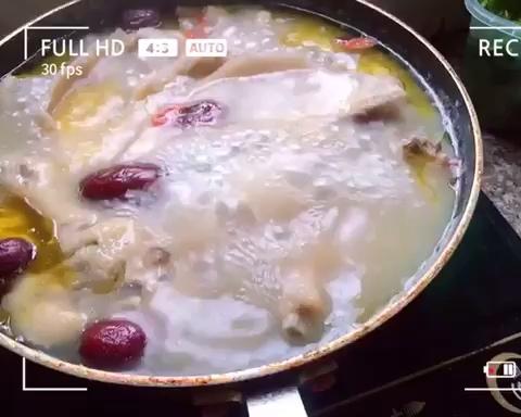 鲜甜美味的榴莲炖鸡汤