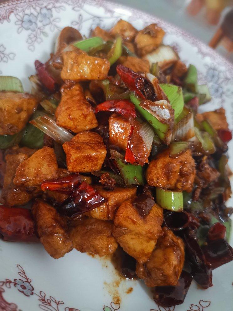 〈宫保鸡丁〉，小时候最爱的菜之一，郫县豆瓣酱版。欣小厨 😉