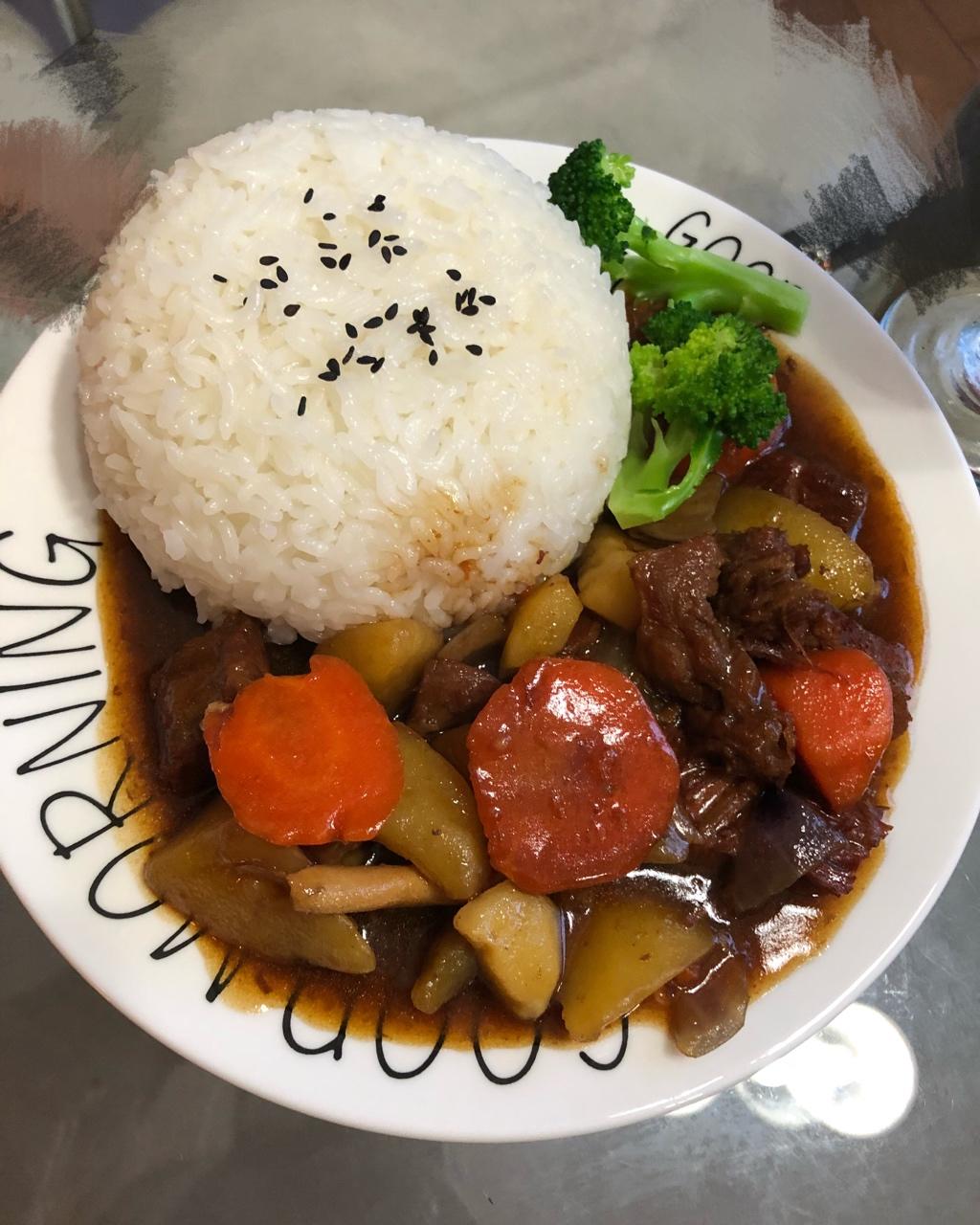 土豆牛肉盖浇饭