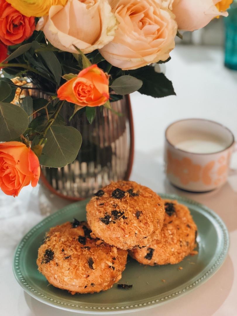 咸香松软的肉松小贝