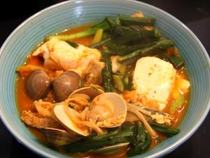 《昨日的美食》之吉尔贝尔风泡菜汤（佐蛤蜊和豆腐）的做法 步骤17