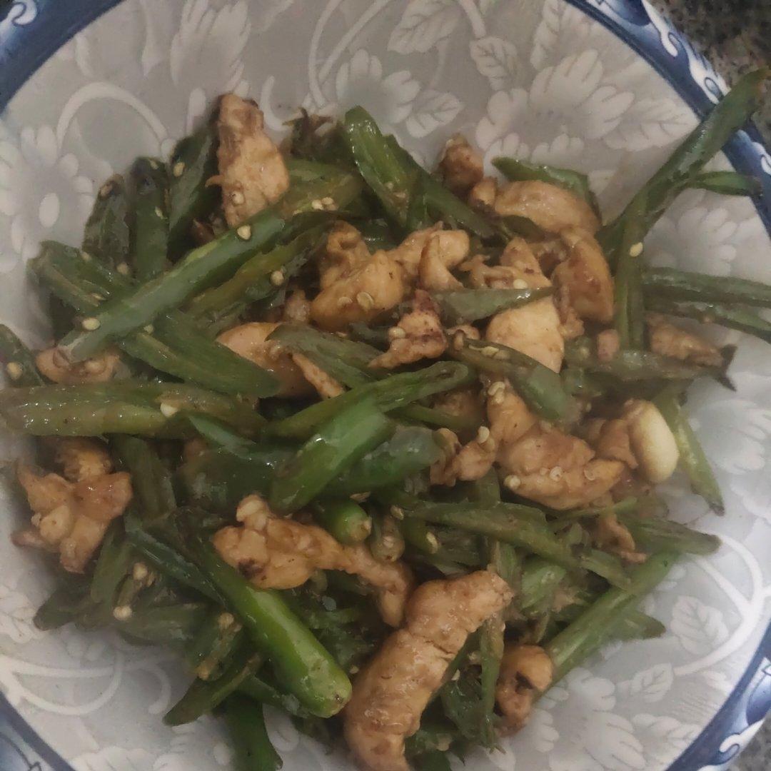巨好吃的青椒炒鸡胸肉丝，超下饭