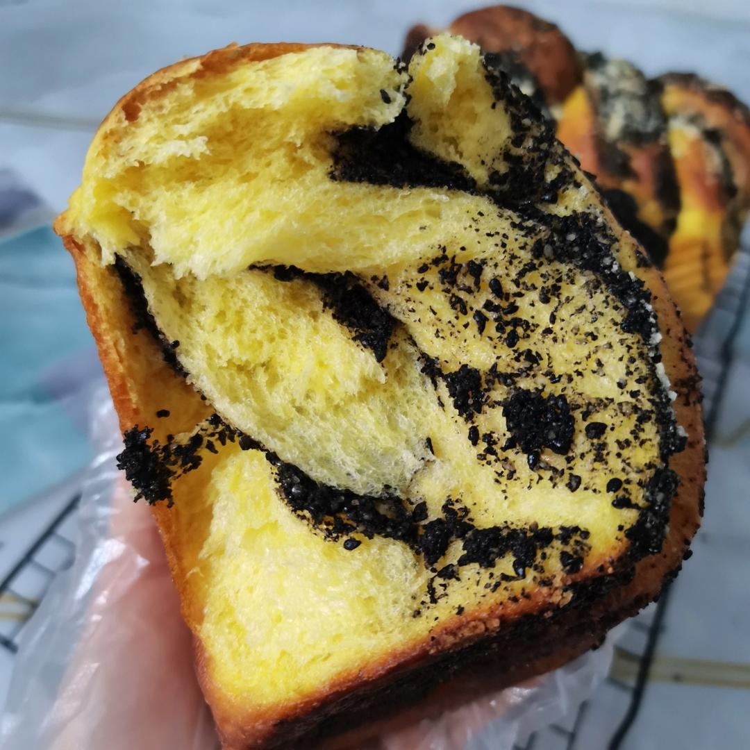料多多系列--黑芝麻奶酥小吐司