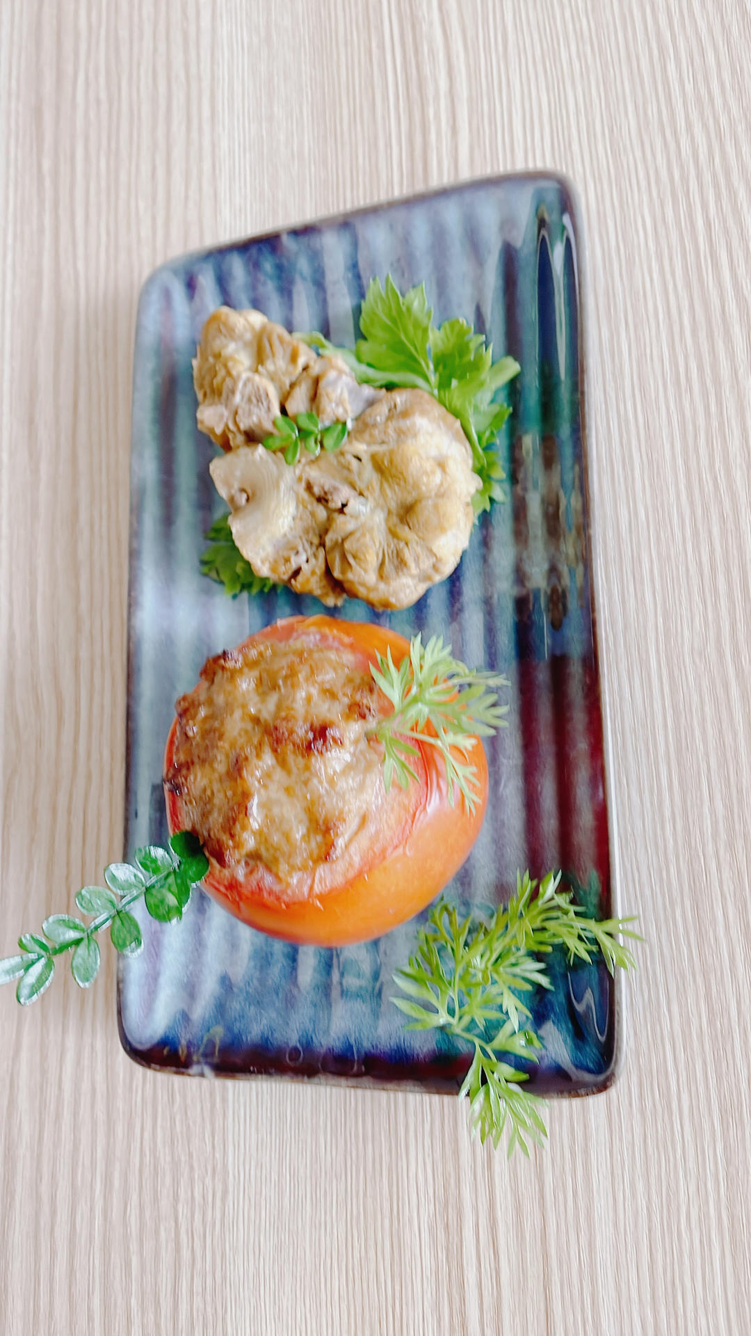 番茄作碗，虾滑作馅！一口爆汁，碗都不用洗啦~