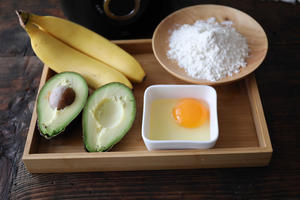 宝宝辅食—牛油果香蕉小饼（博世真空破壁机食谱）的做法 步骤1