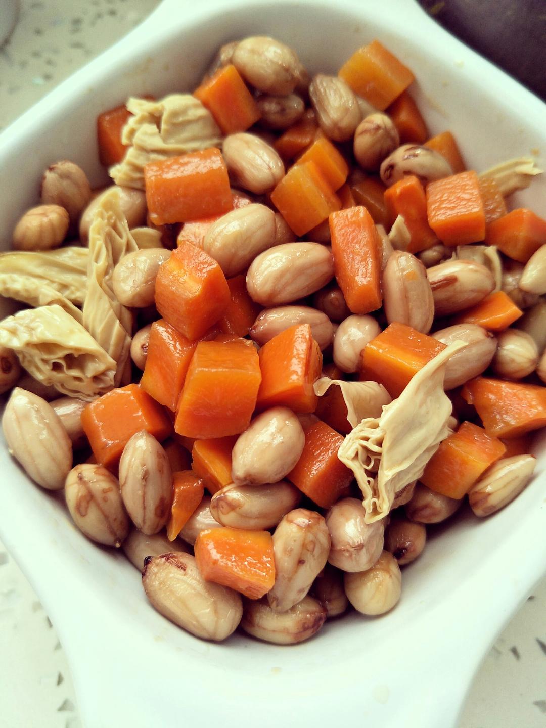 凉拌芹菜花生米胡萝卜