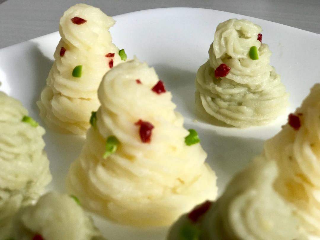 一坨坨的圣诞树 只是为了练习挤造型,没有按照原方做土豆泥,在土豆中