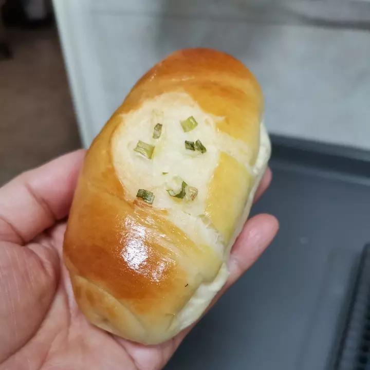 蒜香肠仔包