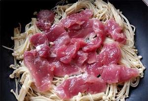 花生醬金针菇猪肉里肌的做法 步骤3