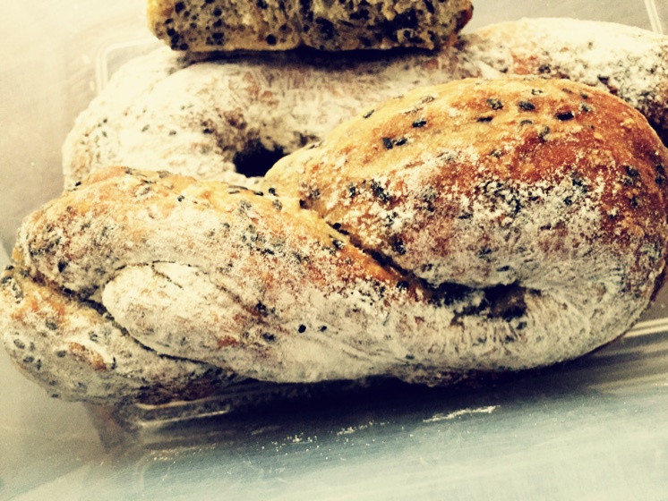 【质朴美味】芝麻燕麦法式绳索包