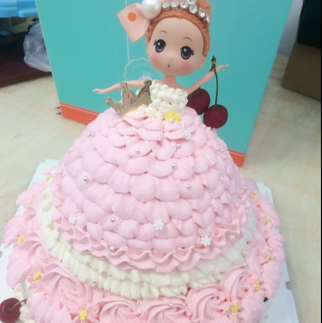 梦幻时尚的芭比蛋糕