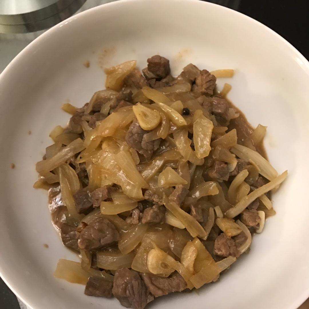 孜然洋葱炒牛肉粒