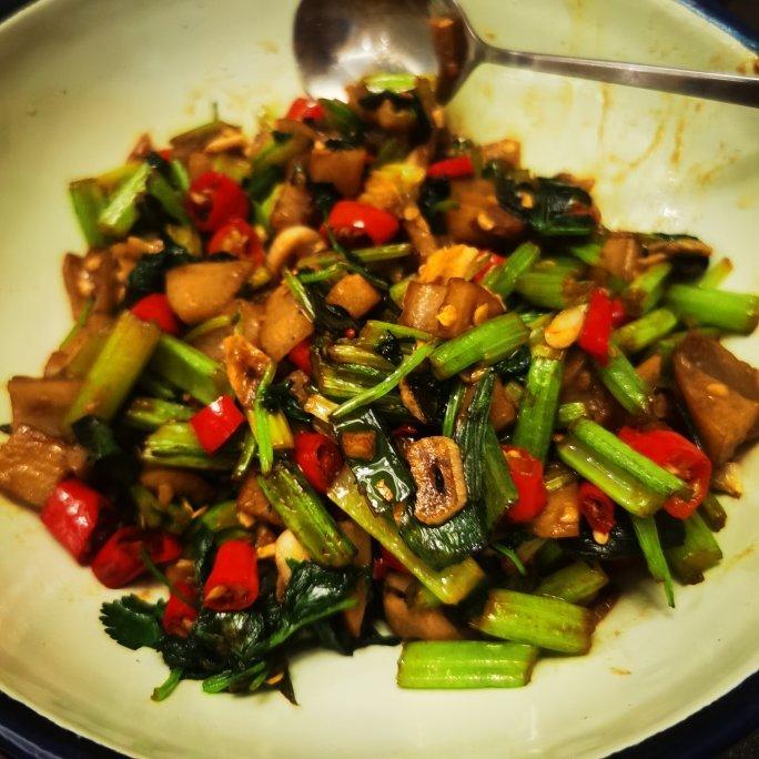 家常快手菜小炒藕丁真香