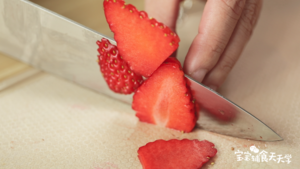 草莓脆脆片 宝宝辅食天天学的做法 步骤4