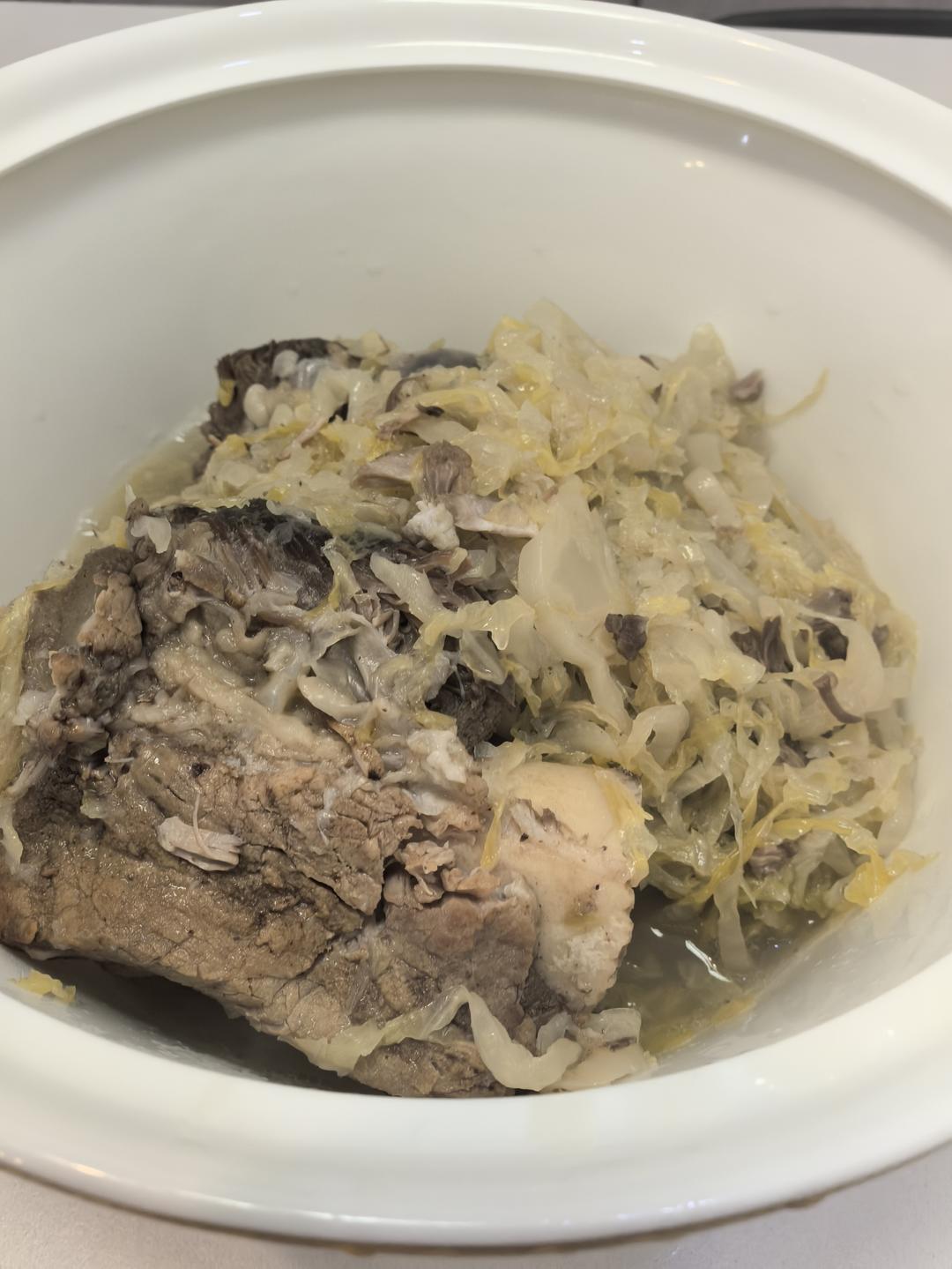 东北下饭菜～猪棒骨炖酸菜