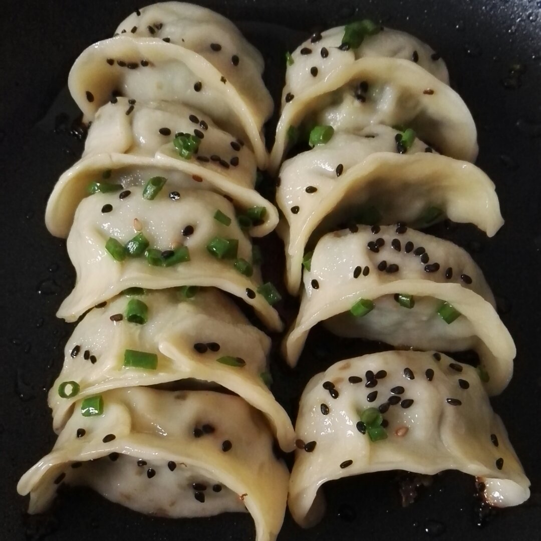 速冻水饺吃腻了吗~变锅贴吧(๑´ڡ`๑)