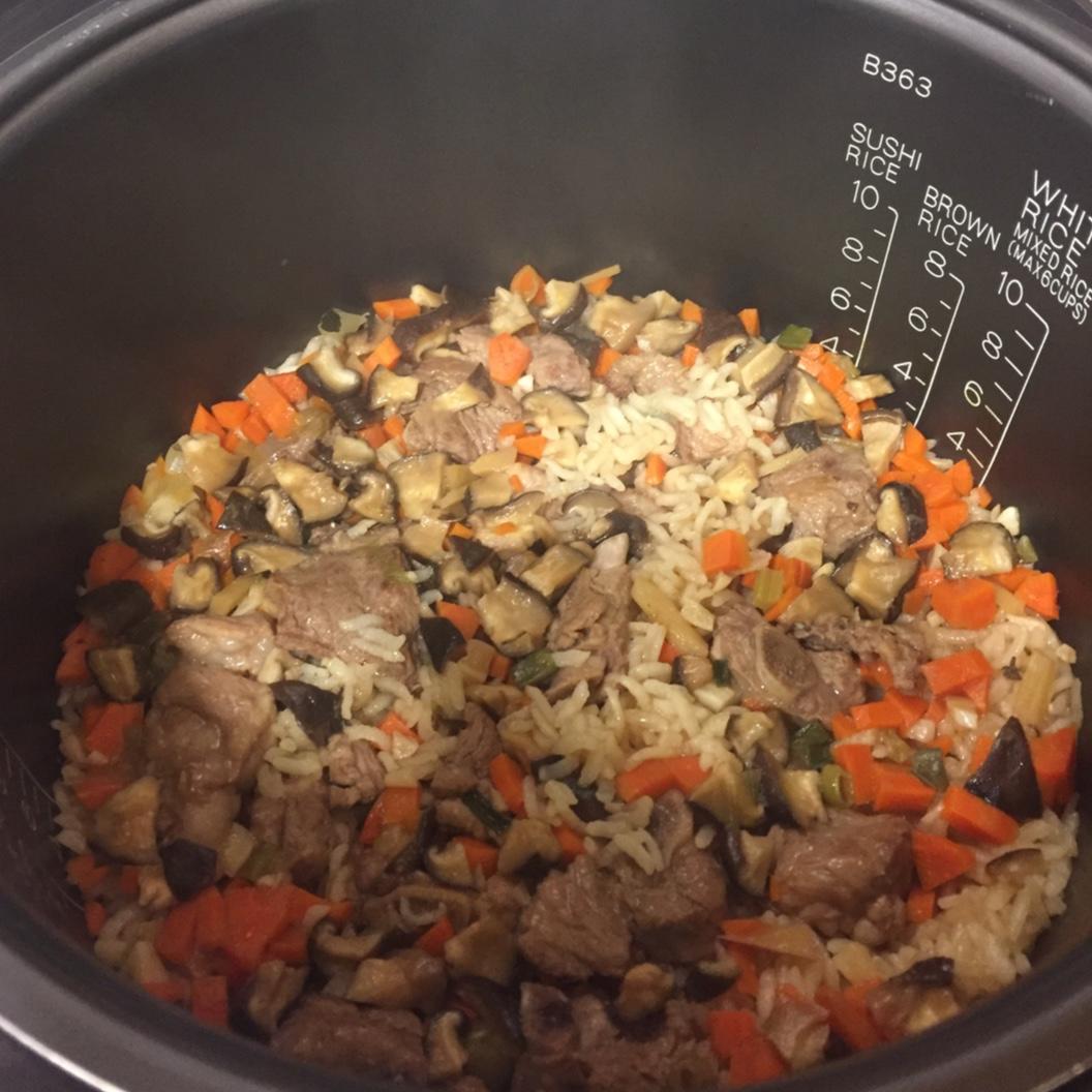 喷香排骨焖饭（爆好吃）