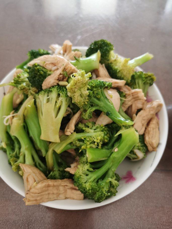 水煮鸡胸肉西兰花(减脂减肥餐，少油适合夏天)