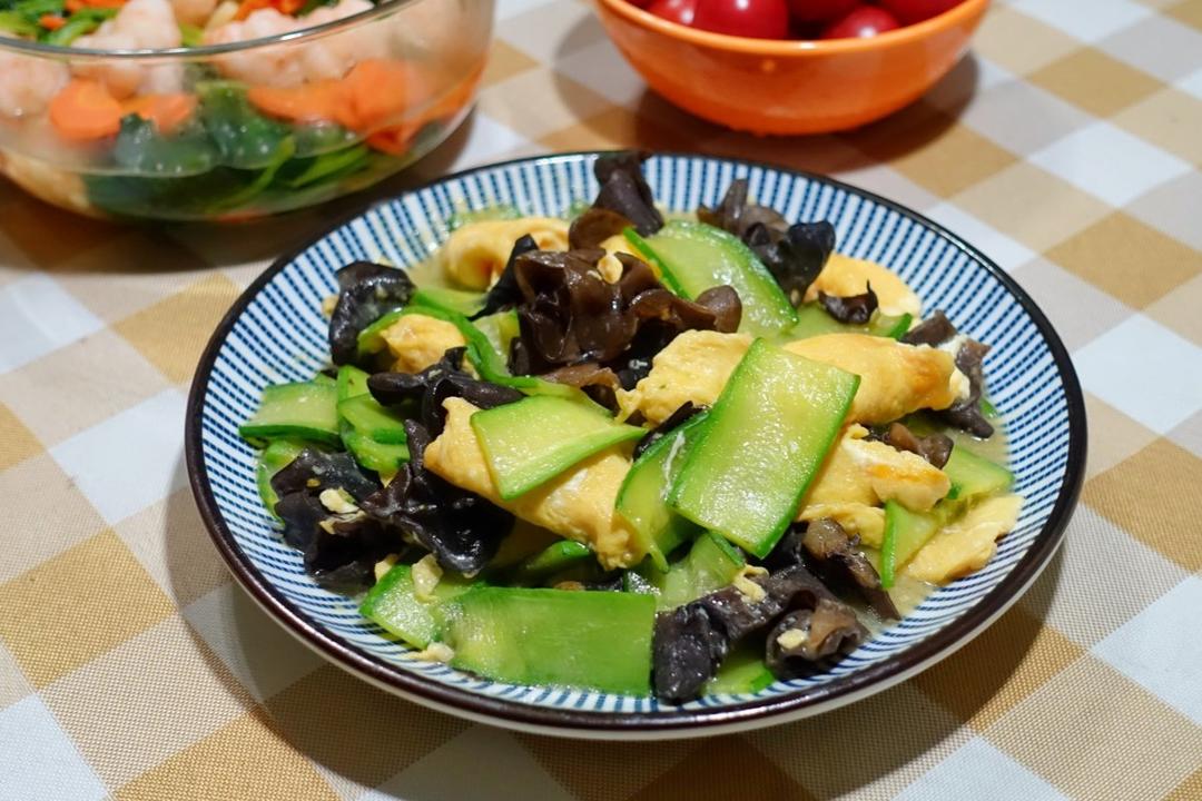木耳青瓜炒鸡蛋