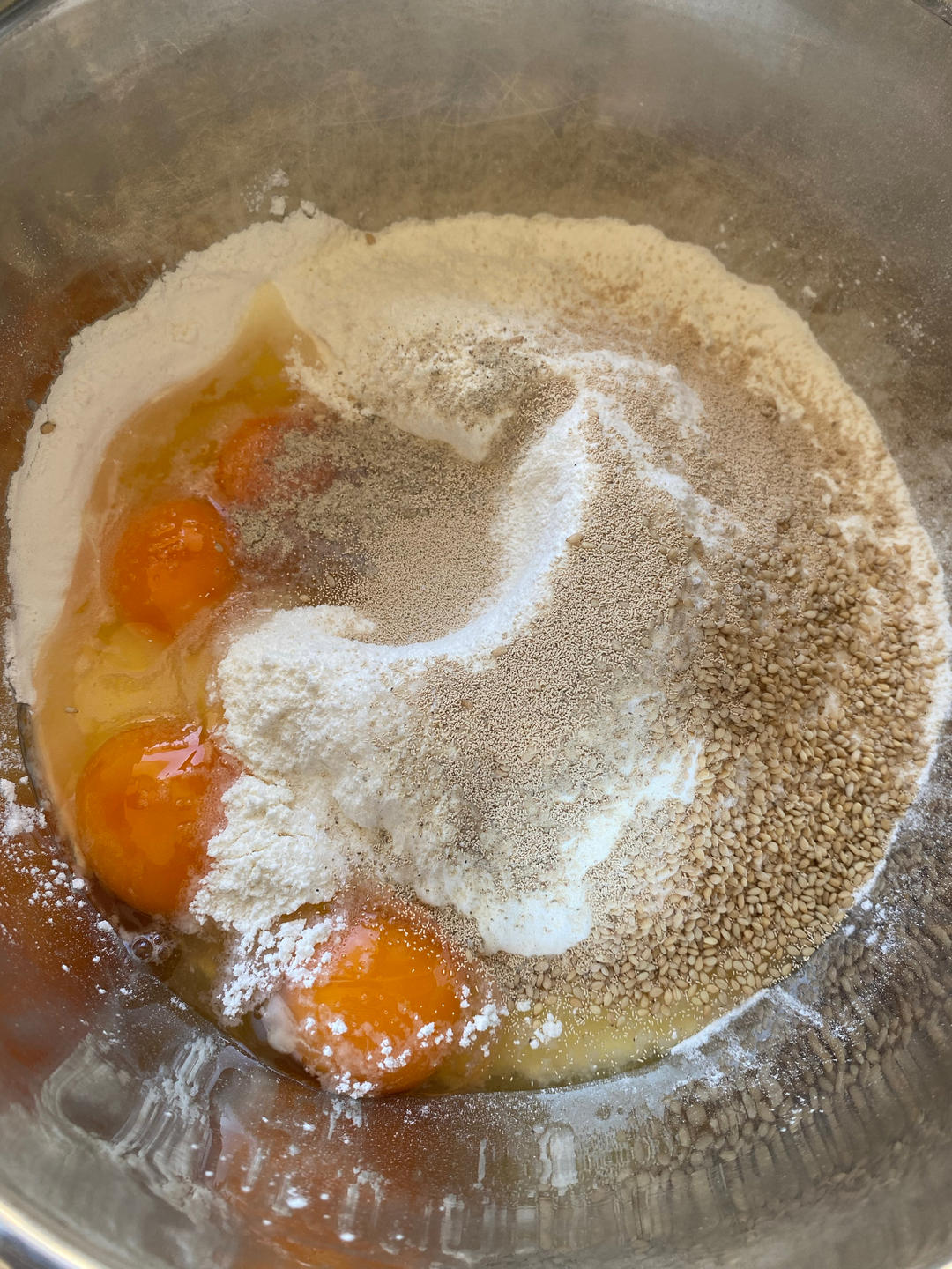 茴香饅頭（超香！無(wú)水！不需要搟面杖！低油低鹽版）的做法 步驟1