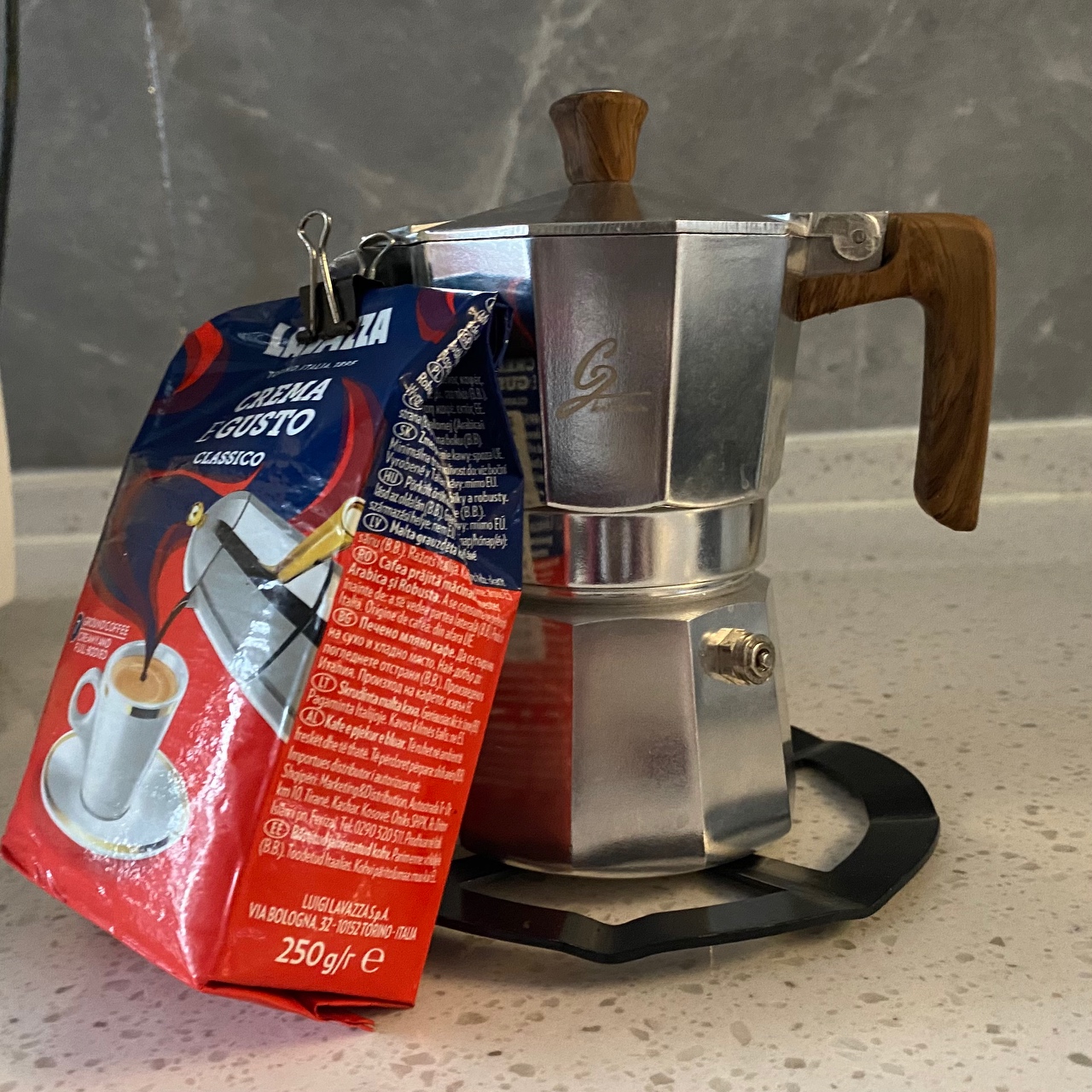 在家煮咖啡：摩卡壶+意式咖啡粉的做法