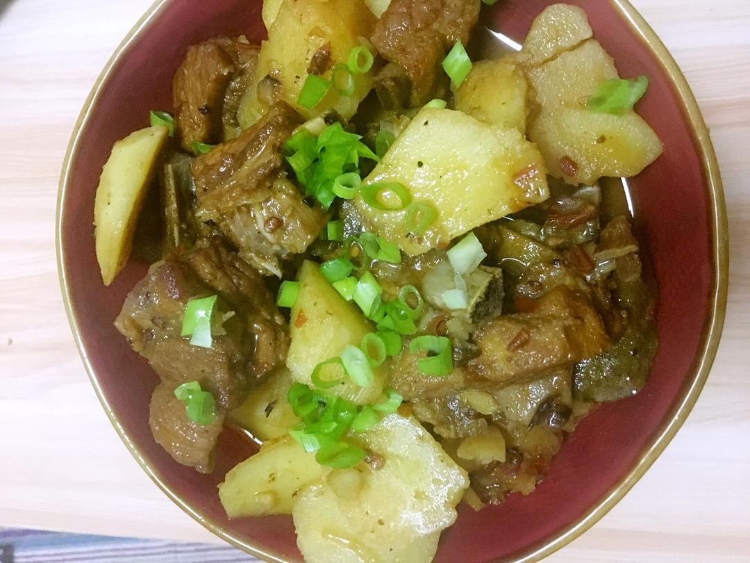 川味土豆烧排骨的做法