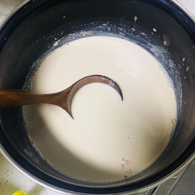 浓浓的锅煮奶茶