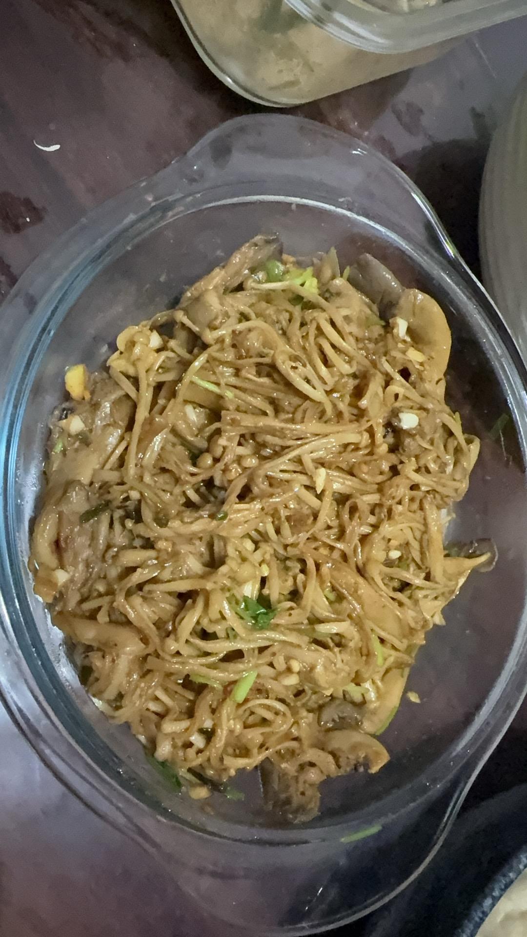 香辣美味的炒平菇