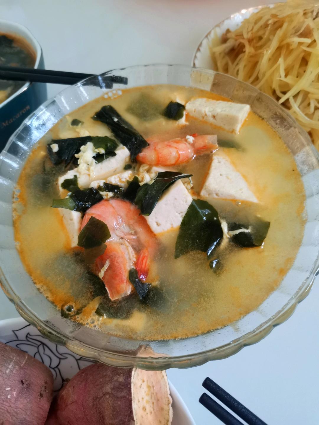 裙带鲜虾豆腐汤