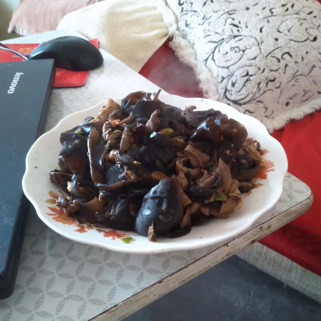 干蘑菇炒黑木耳（附软化黑木耳的方法）【低脂素食】的做法