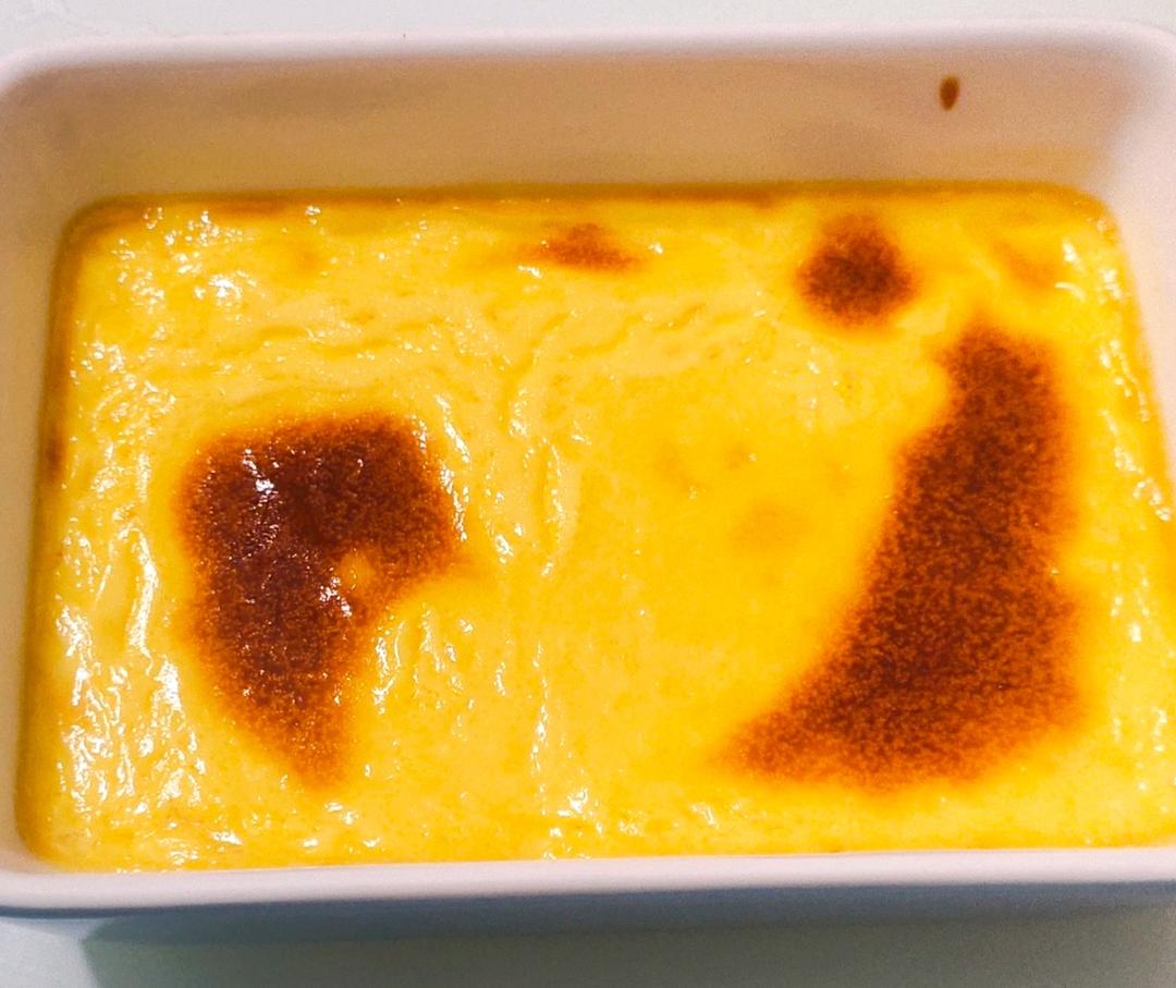 Crèmebrulée。法式烤布雷。焦糖布丁。