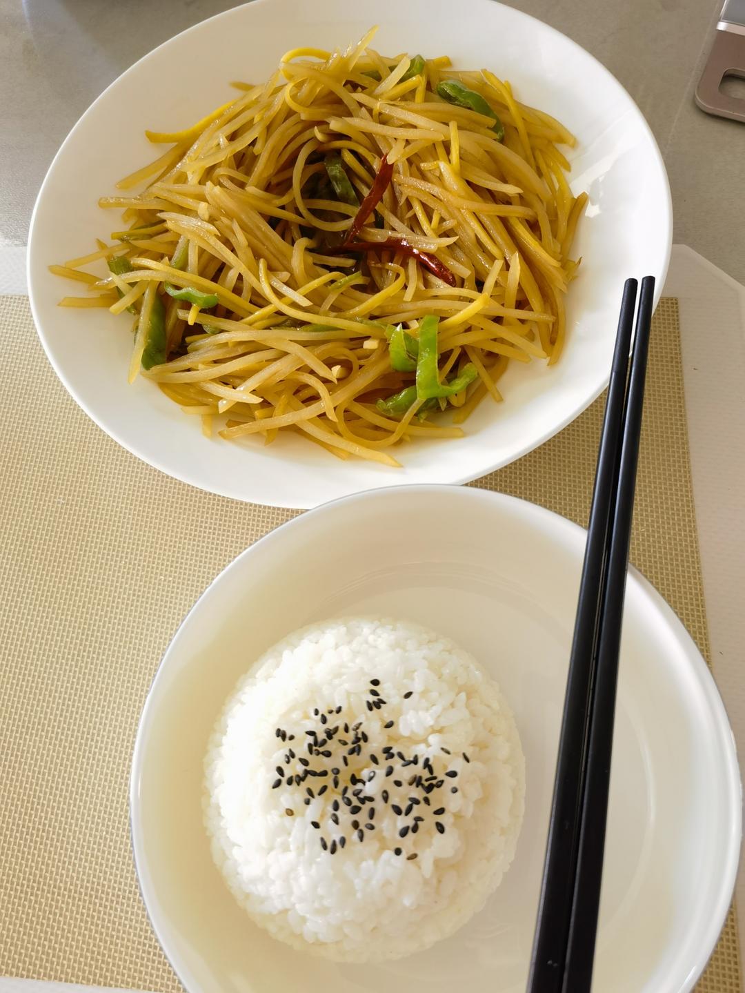 酸辣土豆丝的家常做法 超级下饭