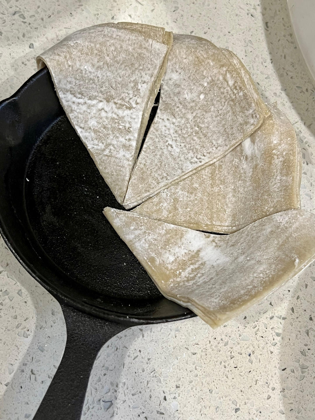 香脆馄饨皮披萨