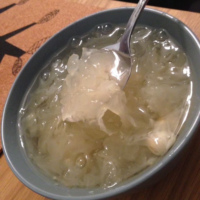 红枣莲子银耳汤