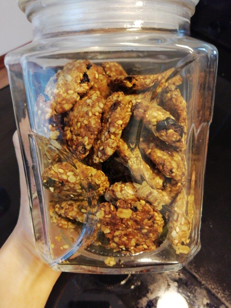 素食:有机燕麦芝麻大饼干
