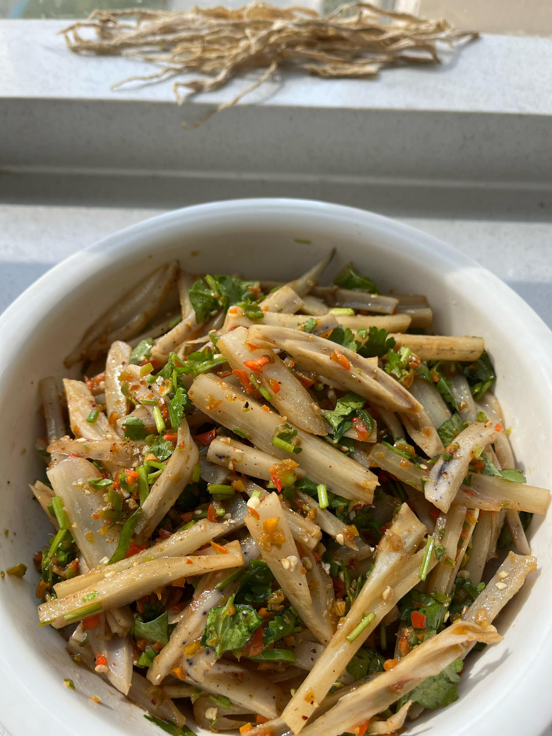 我妈的拿手菜！！炝拌藕丝！酸辣脆爽！