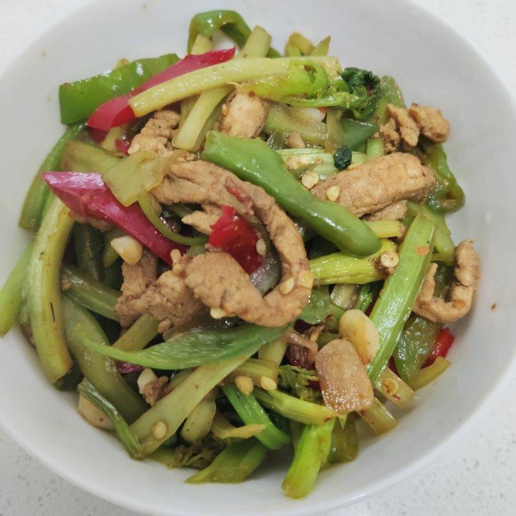 「鸡胸肉新吃法」孜然芹菜彩椒炒鸡胸肉