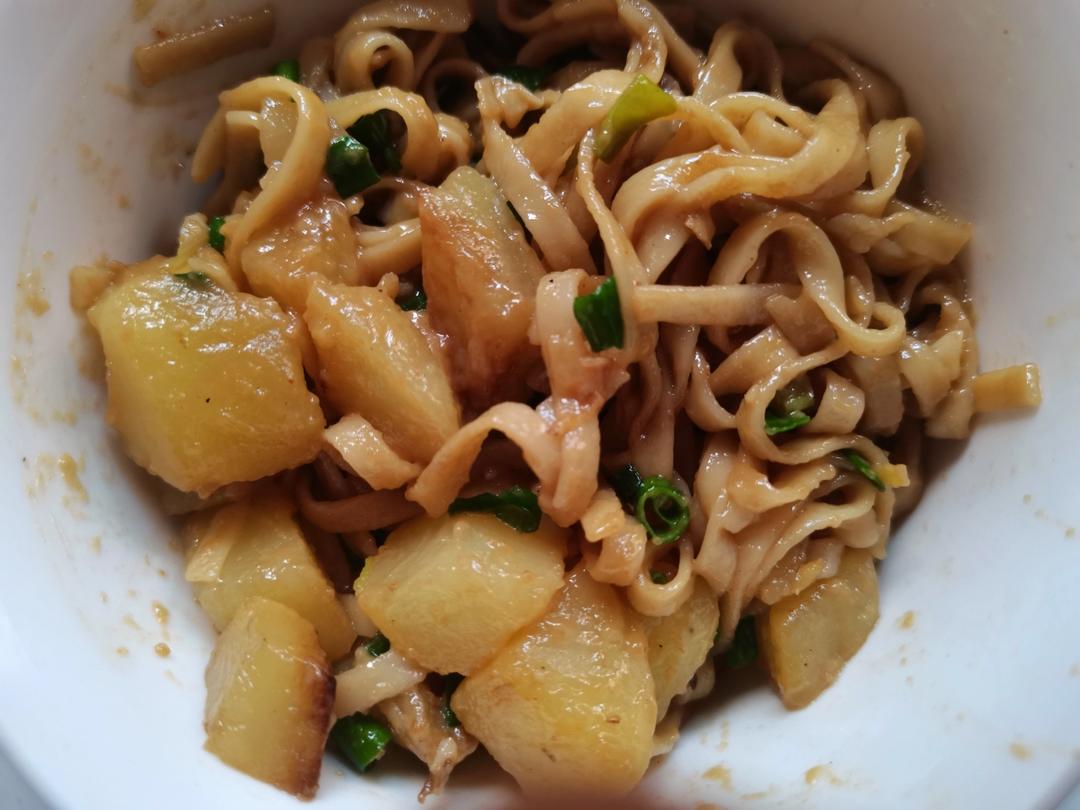 千万别学我这样做焖面！我怕你吃三碗都不够