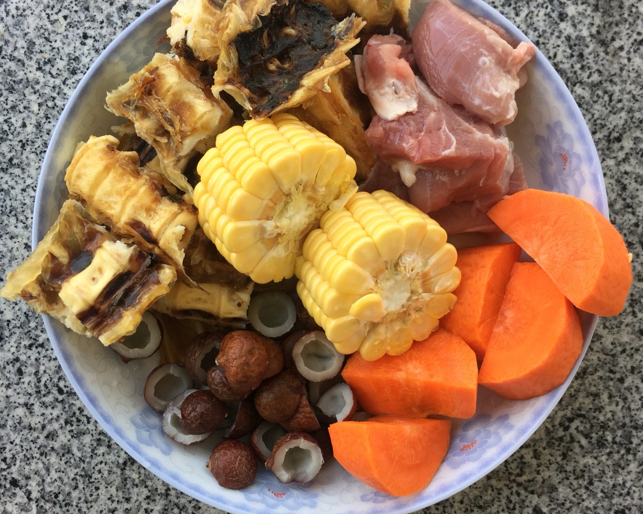 海椰皇鳕鱼骨瘦肉粟米汤的做法