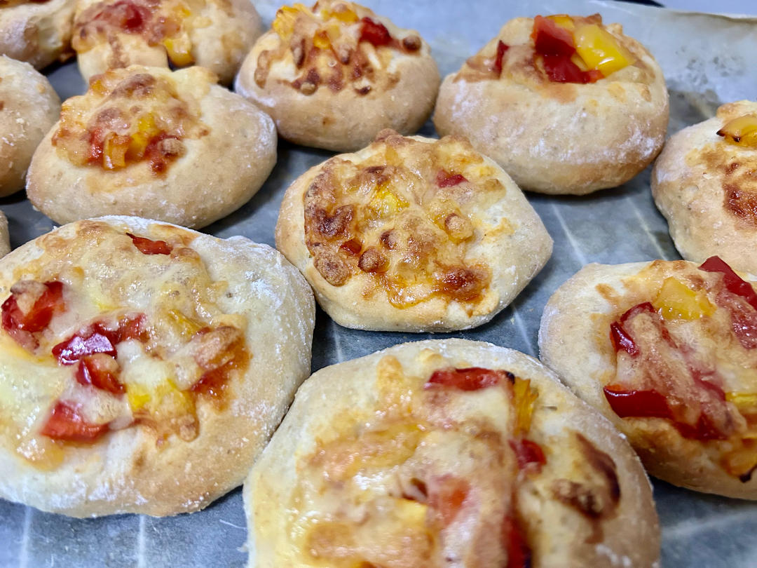 咸香黑芝麻盐面包