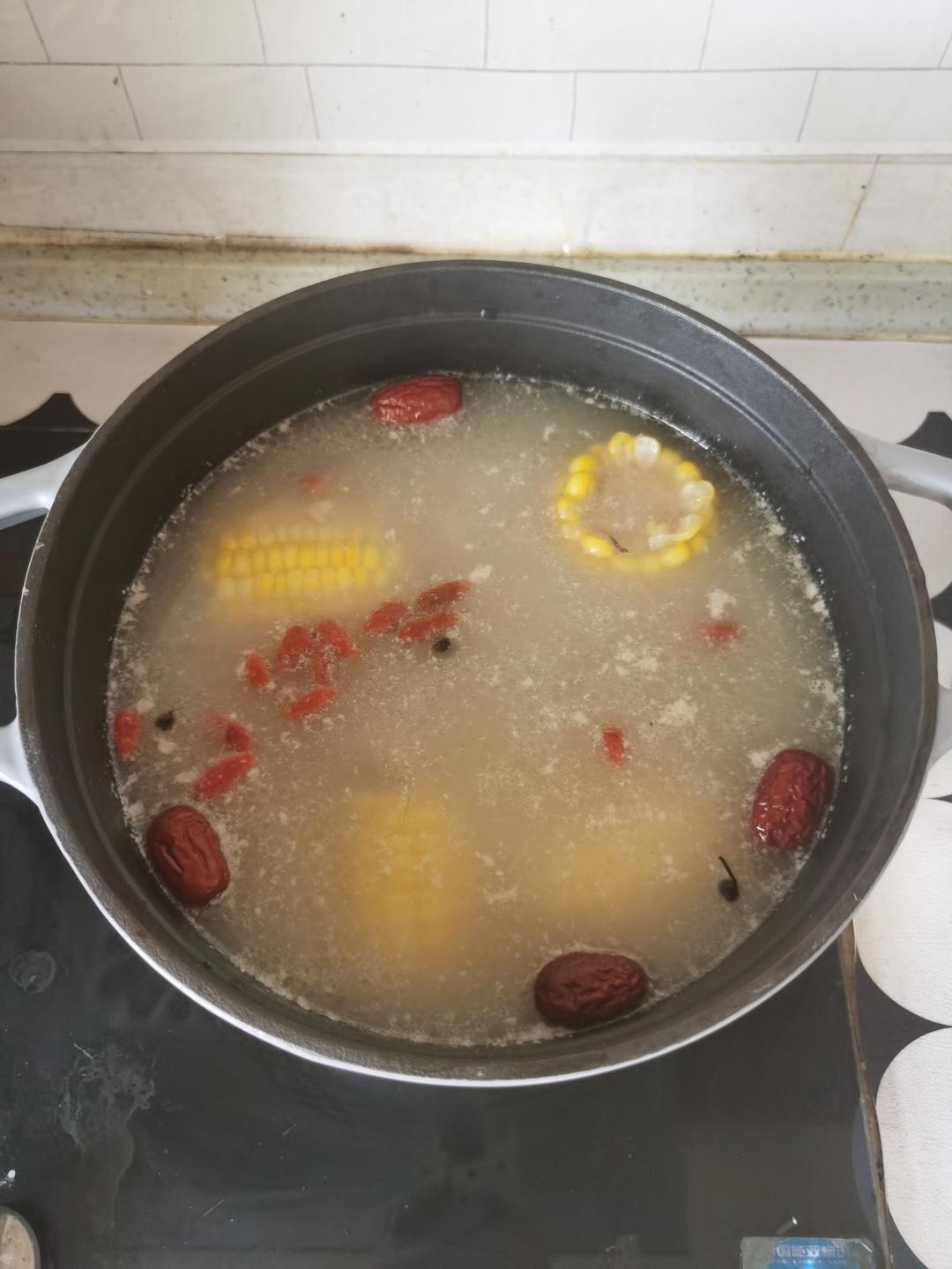 连吃三碗的玉米山药排骨汤